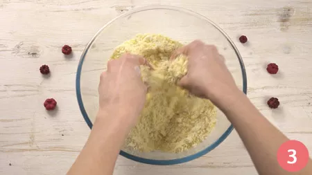 Sbriciolata alla ricotta e marmellata - Passo 3