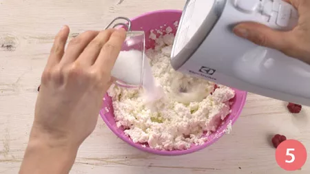 Sbriciolata alla ricotta e marmellata - Passo 5