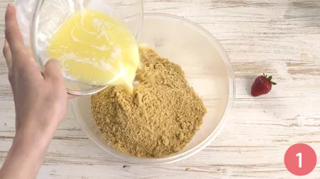 Sbriciolata alle fragole senza cottura - Passaggio 1