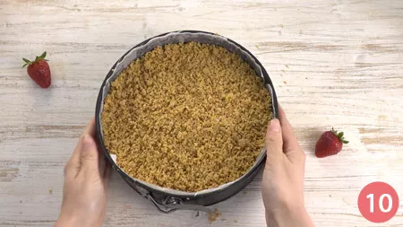 Sbriciolata alle fragole senza cottura - Passaggio 10