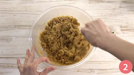 Sbriciolata alle fragole senza cottura - Passaggio 2