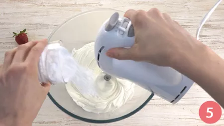 Sbriciolata alle fragole senza cottura - Passaggio 5