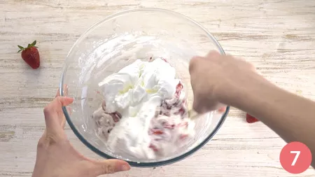 Sbriciolata alle fragole senza cottura - Passaggio 7