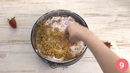 Sbriciolata alle fragole senza cottura - Passaggio 9