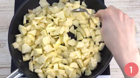 Sbriciolata di mele e amaretti - Passaggio 1