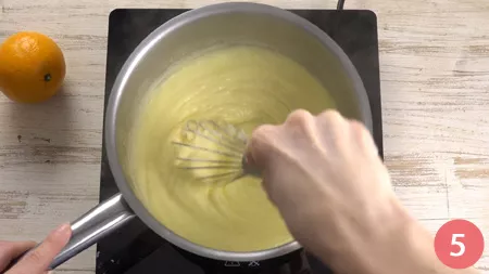 Sbriciolata di pandoro con crema all'arancia - Passaggio 5