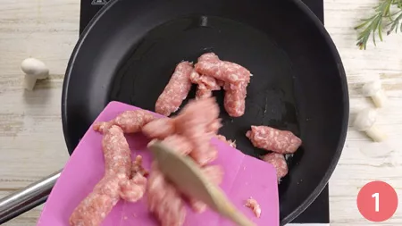 Sbriciolata di patate con funghi e salsiccia - Passaggio 1