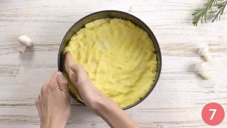 Sbriciolata di patate con funghi e salsiccia - Passaggio 7