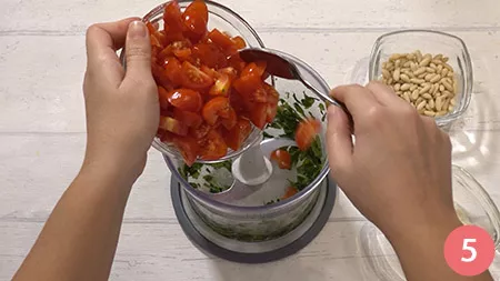 sedani-alla-crema-di-datterini-e-basilico-pass5