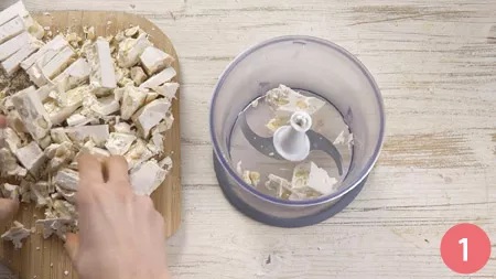 Semifreddo al torrone senza uova - Passaggio 1