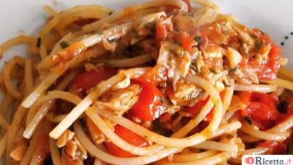Spaghetti al ragù di pomodorini e tonno