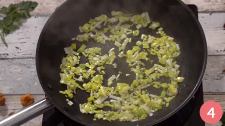 facciamo soffriggere in una pentola 