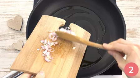 Spaghetti al sugo di sgombro e pomodorini - Passaggio 2