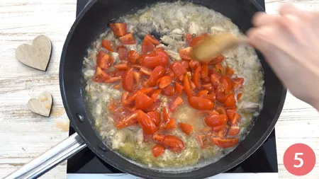 Spaghetti al sugo di sgombro e pomodorini - Passaggio 5