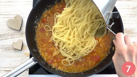 Spaghetti al sugo di sgombro e pomodorini - Passaggio 7