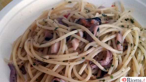 Ricetta Spaghetti con calamaretti in bianco - Consigli e Ingredienti | Ricetta.it