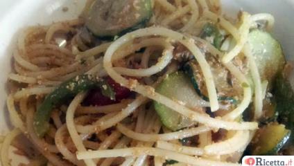 Spaghetti tonno e verdure alla paprika
