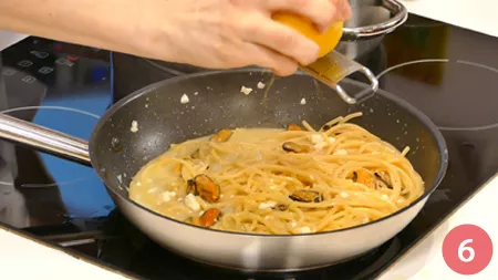 Spaghetto quadrato con cozze, pecorino e limone - Passaggio 6