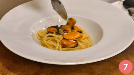 Spaghetto quadrato con cozze, pecorino e limone - Passaggio 7