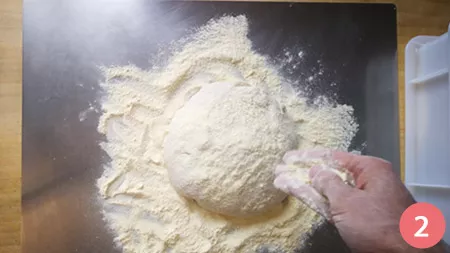 Stesura della pizza in teglia - pass 2