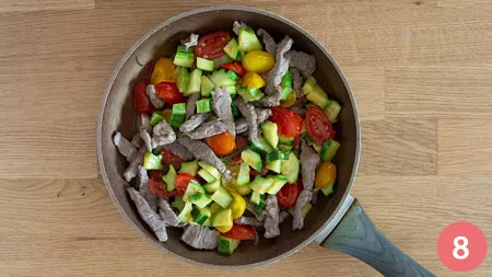 Straccetti di manzo, zucchine e pomodorini - P8