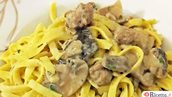 Ricetta Tagliatelle Ai Funghi E Salsiccia Consigli E Ingredienti Ricetta It