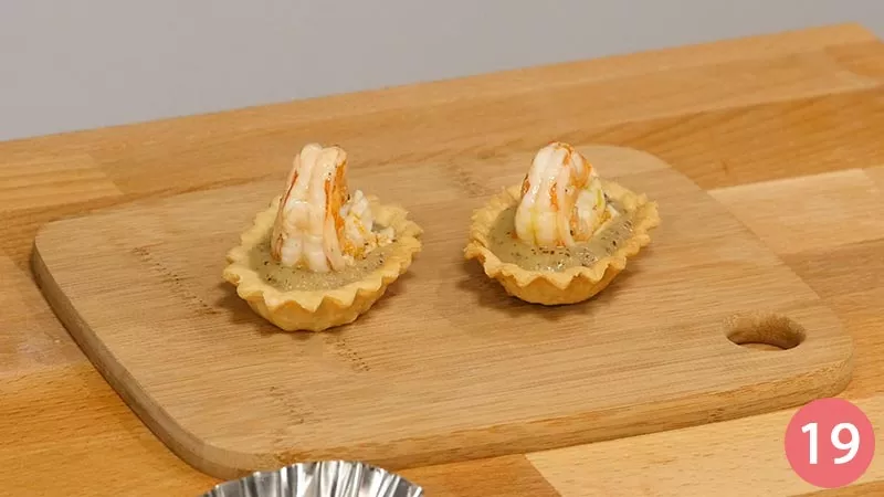 tartellette-di-brisè-con-kiwi-gamberi-e-cipolla-croccante19