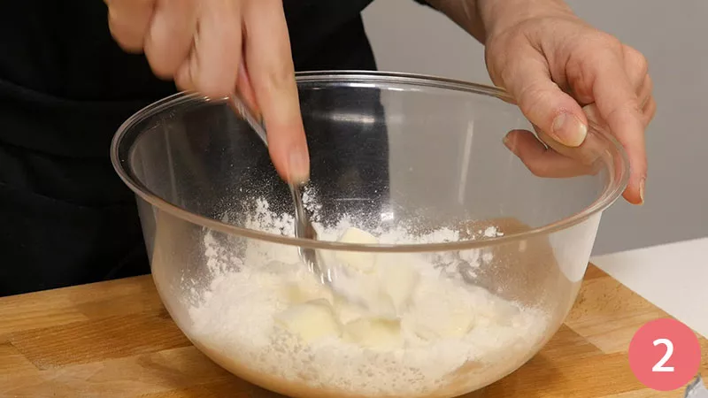 tartellette-di-brisè-con-kiwi-gamberi-e-cipolla-croccante2