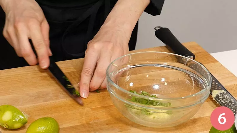 tartellette-di-brisè-con-kiwi-gamberi-e-cipolla-croccante6