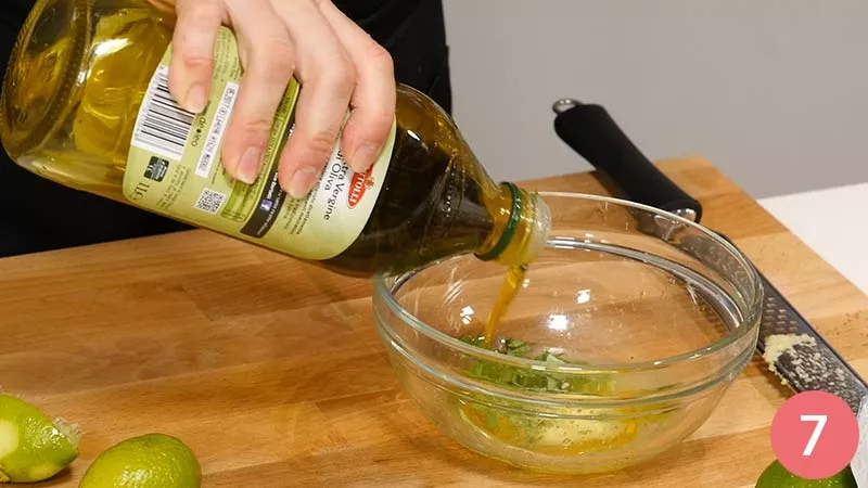 tartellette-di-brisè-con-kiwi-gamberi-e-cipolla-croccante7