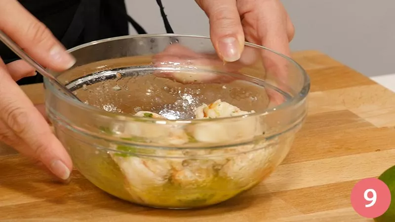 tartellette-di-brisè-con-kiwi-gamberi-e-cipolla-croccante9