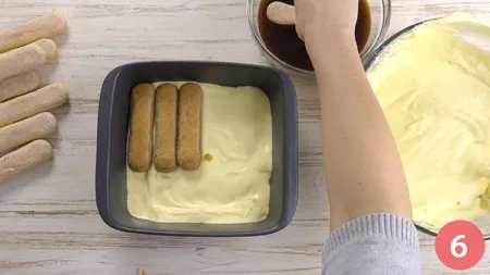 Arrangement of dipped ladyfingers