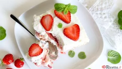 Tiramisù alle fragole Bimby: ricetta facile e veloce, con uova pastorizzate 