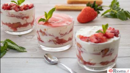 Tiramisù alle fragole senza uova Bimby: pronto in 10 minuti