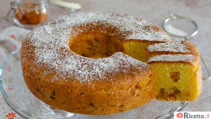 Torta Donizetti, soffice ciambella tipica della pasticceria bergamasca