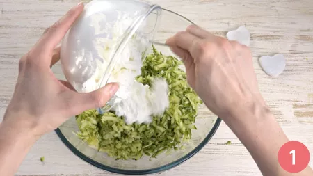 Torta a sole con zucchine e speck - Passaggio 1