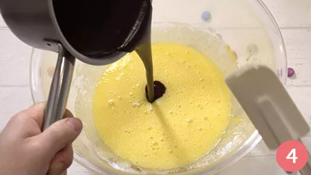 a questo punto aggiungere il cioccolato sciolto in precedenza