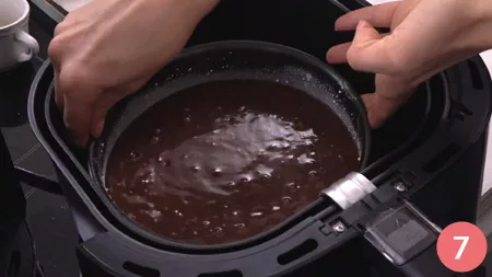 Torta al cioccolato in friggitrice ad aria - P7