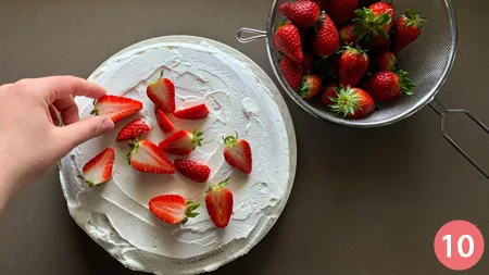 Torta alle fragole con crema Chantilly - p10