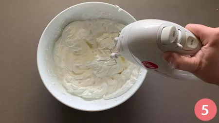 Torta alle fragole con crema Chantilly - p5