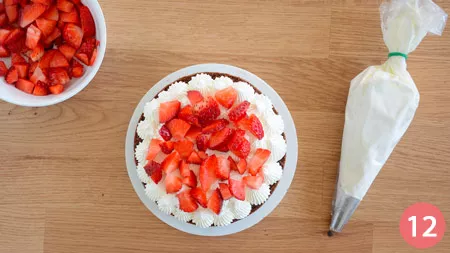 Torta cioccolato panna e fragole - P12