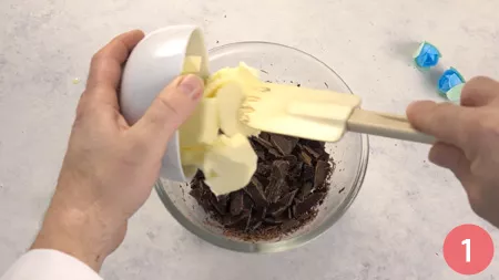 Torta di compleanno al cioccolato - Passaggio 1