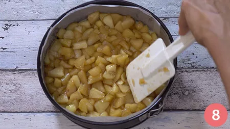 Aggiungiamo ora le mele cotte in precedenza