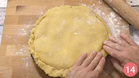 Sigillare il tutto per bene con i rebbi della forchetta