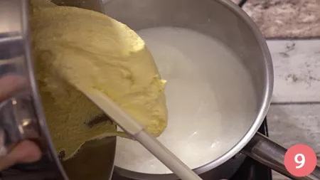 Aggiungere la crema di tuorli