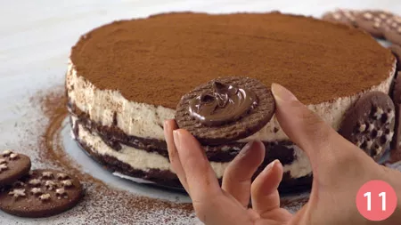 Lasciamo raffreddare la torta in frigorifero per almeno 2 ore.