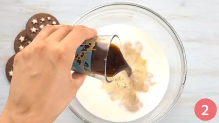 Uniamo la tazzina di caffè non zuccherato al latte.