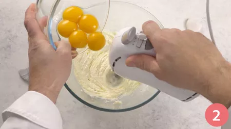 Torta Sacher al cioccolato bianco - Passaggio 2