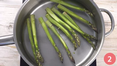 Torta salata con asparagi, pancetta e provola - Passo 2