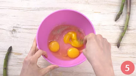 Torta salata con asparagi, pancetta e provola - Passo 5